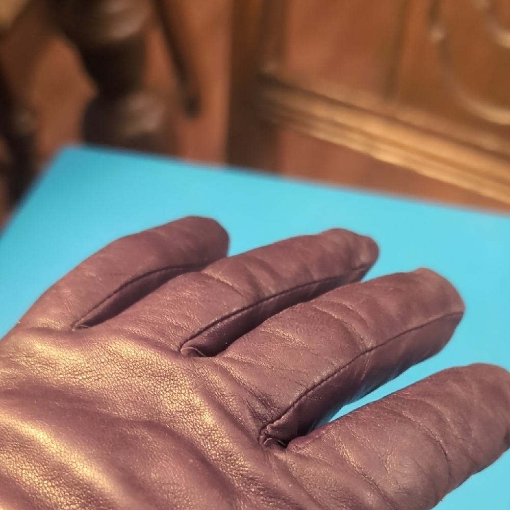 Woman's Purple Leather Gloves